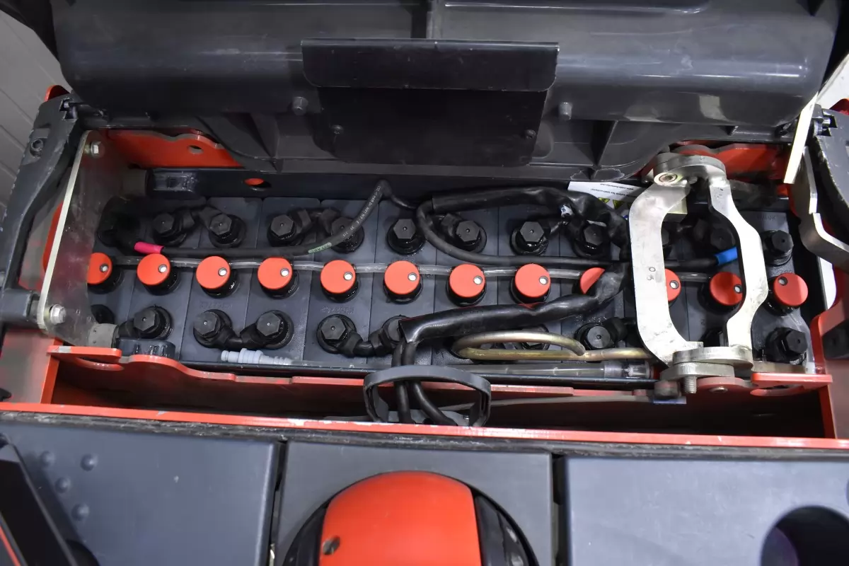 Forklift Linde 11 E16C EN - Image 3